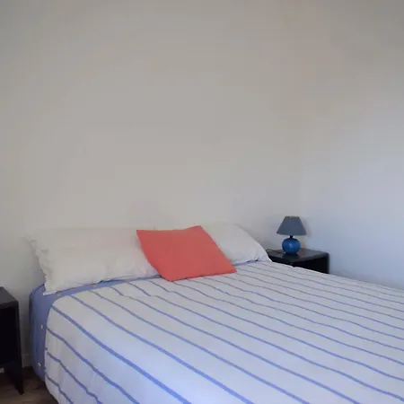 Bel Entierement Renove 5 Personnes Au Centre De - Ref 923 *